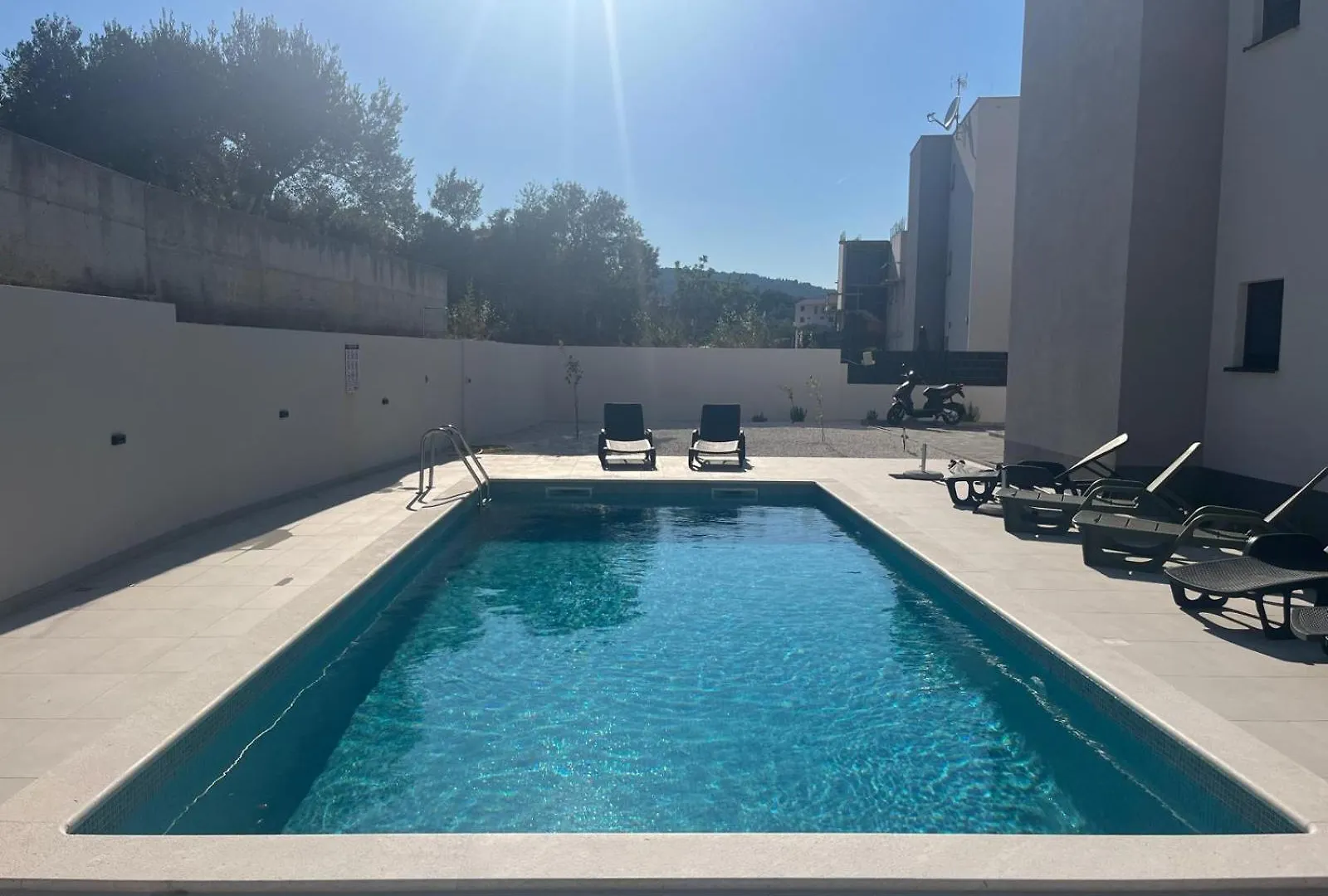 Koleus Apartment - Sea View & Pool Slatine
