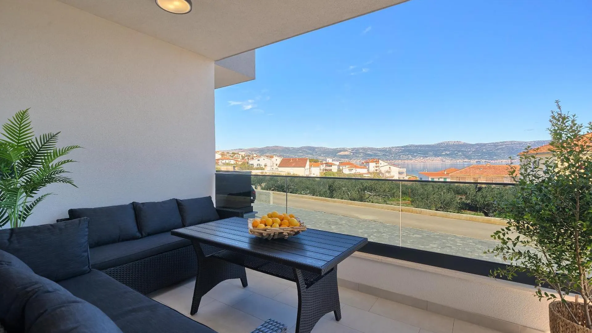 Koleus Apartment - Sea View & Pool Slatine
