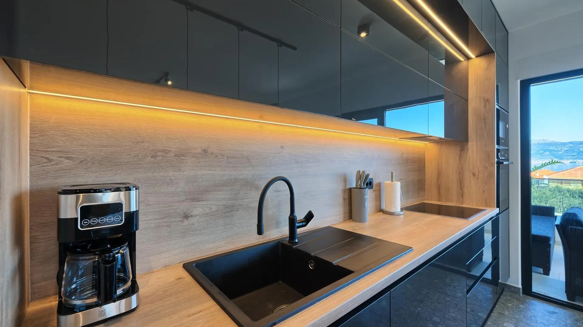 Koleus Apartment - Sea View & Pool Slatine