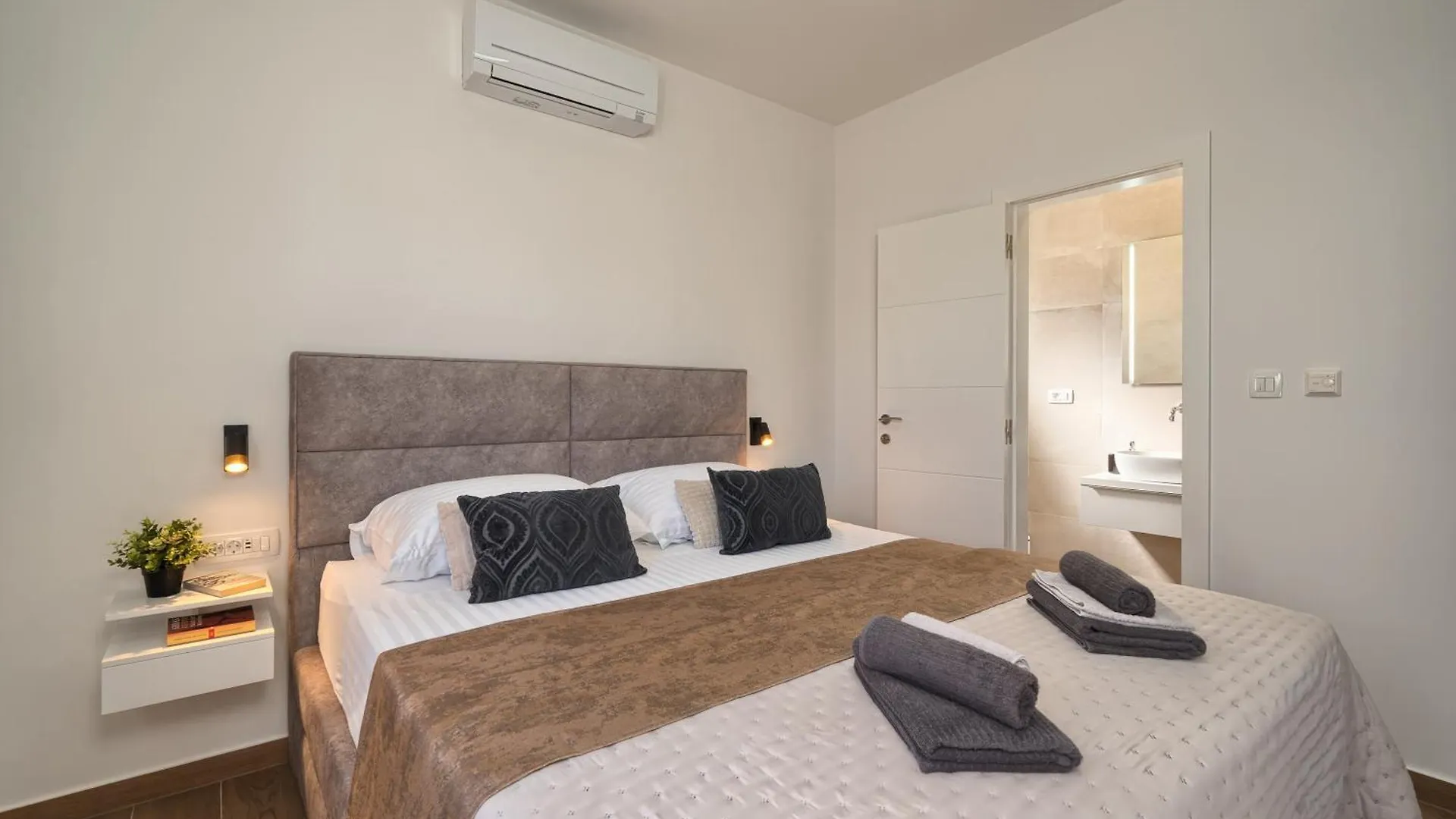 Koleus Apartment - Sea View & Pool Slatine Croatia