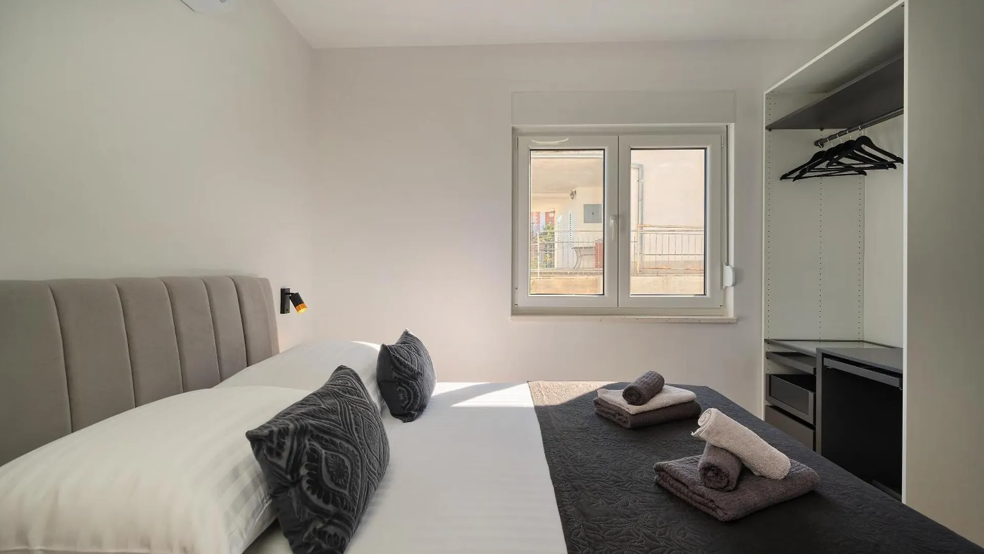 Koleus Apartment - Sea View & Pool Slatine