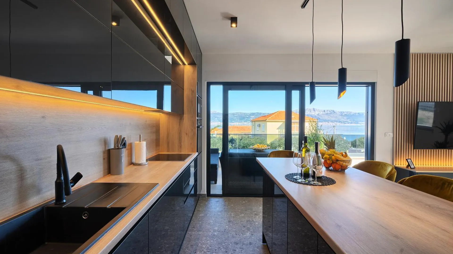 Koleus Apartment - Sea View & Pool Slatine
