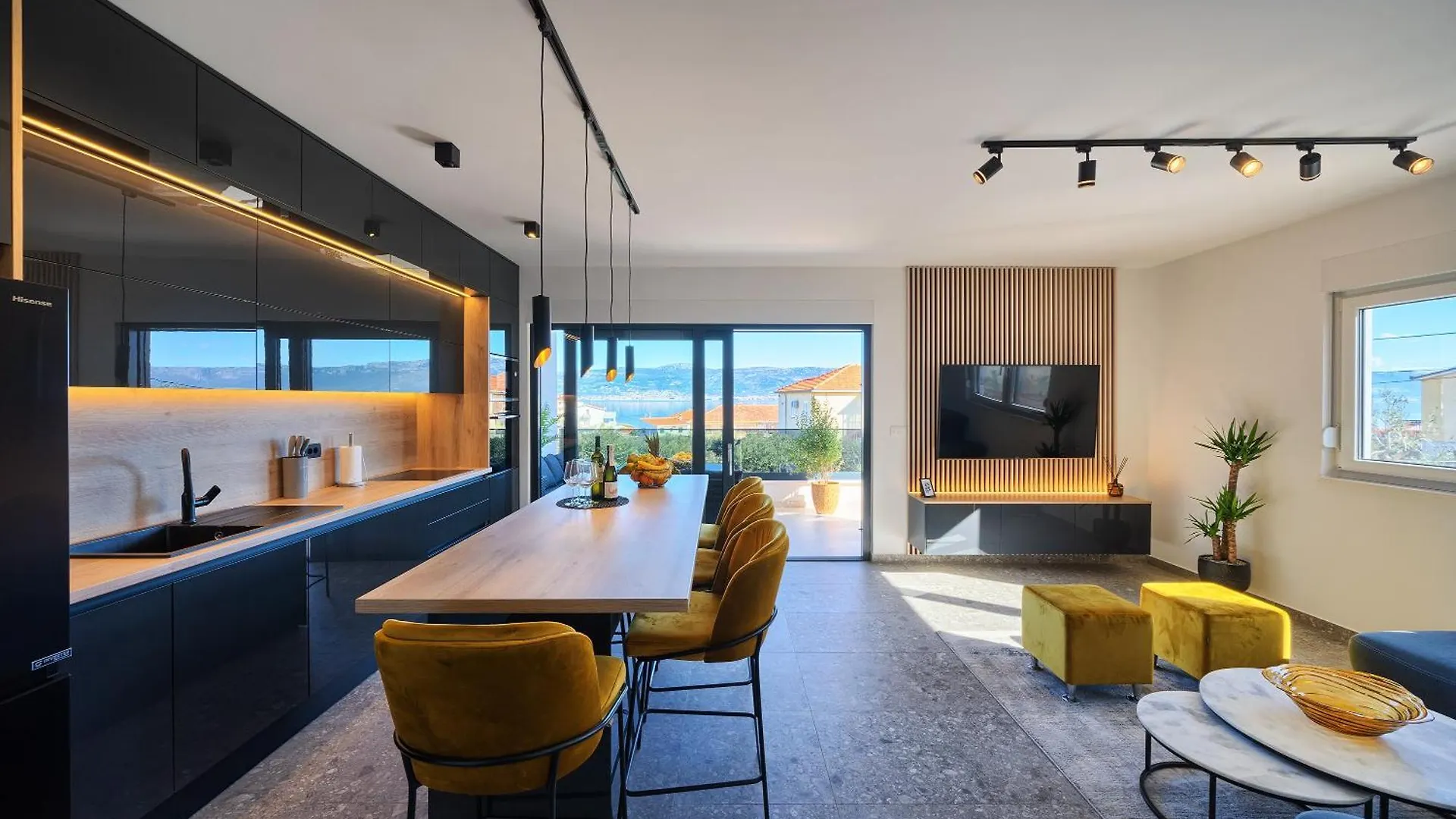 Koleus Apartment - Sea View & Pool Slatine